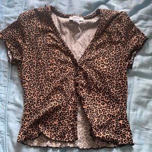 Leopard print , Open slit shirt, stretchy